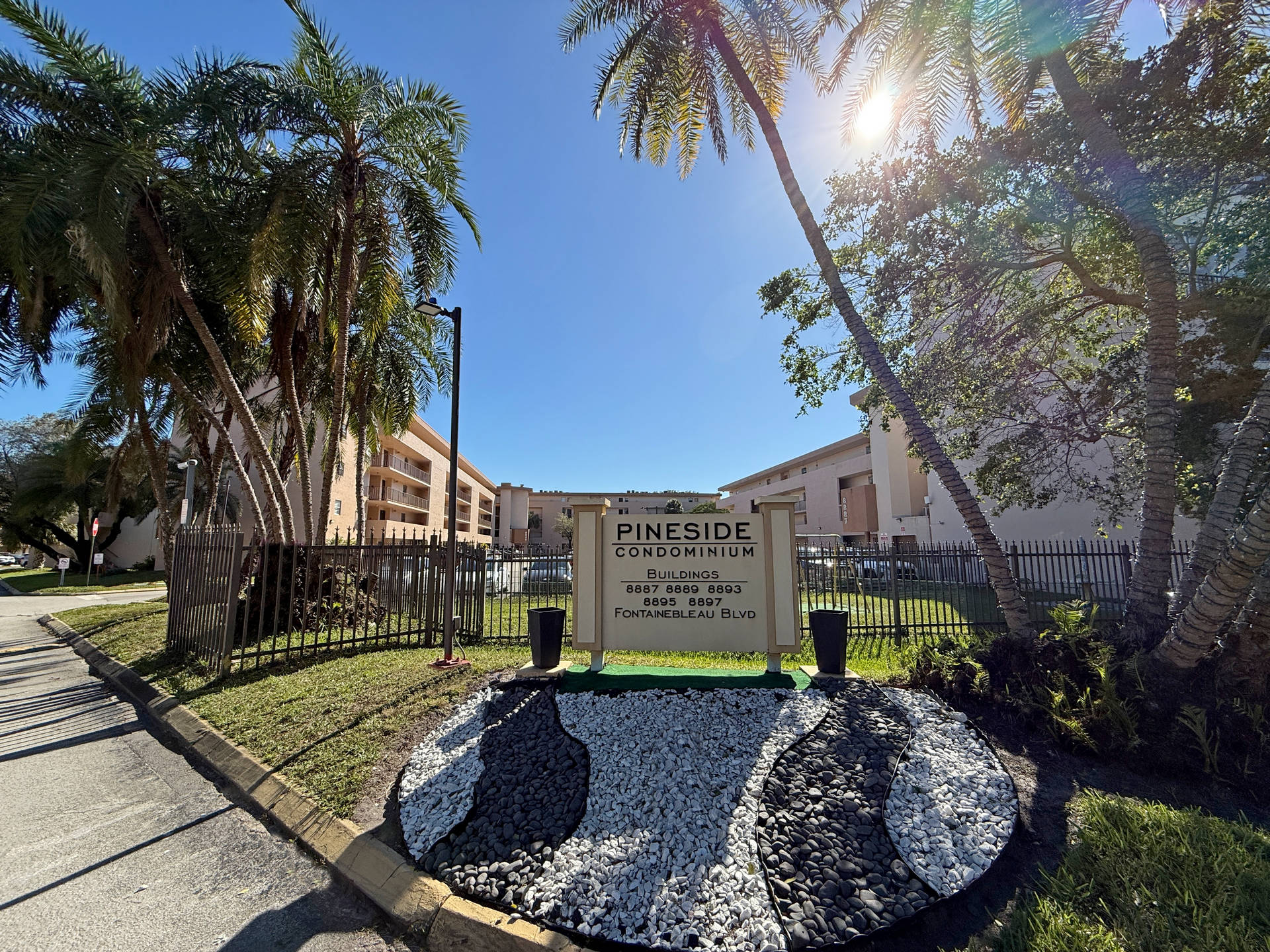 Welcome to the New Pineside Condominium Website!